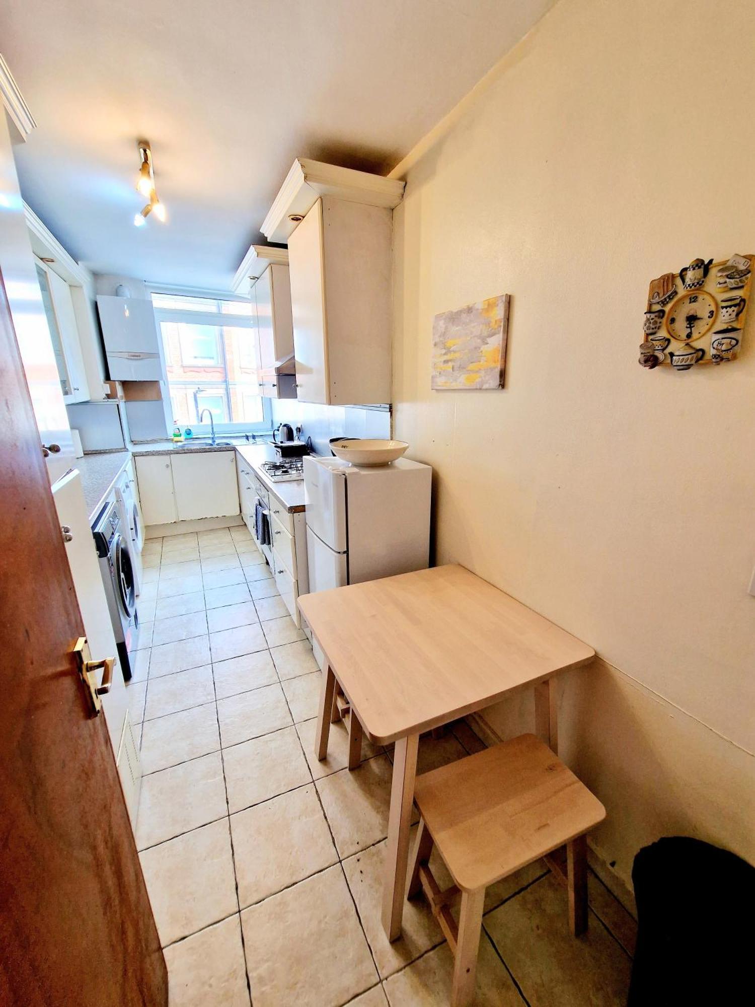 Bright & Spacious Home In Building With Lift, Right Next To Bayswater Station - Walk To Kensington Palace, Hyde Park, Little Venice & Notting Hill Londen Buitenkant foto