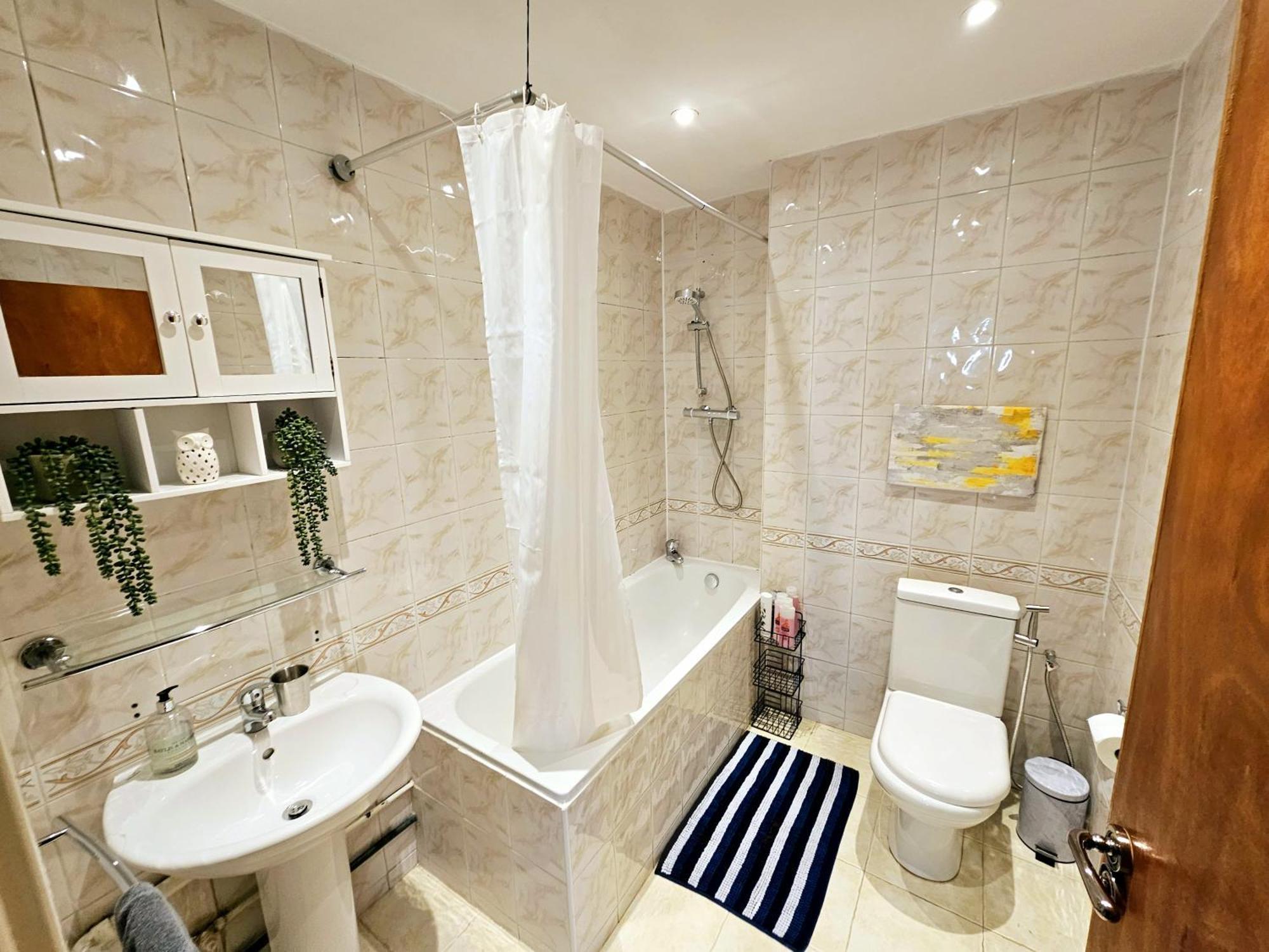 Bright & Spacious Home In Building With Lift, Right Next To Bayswater Station - Walk To Kensington Palace, Hyde Park, Little Venice & Notting Hill Londen Buitenkant foto